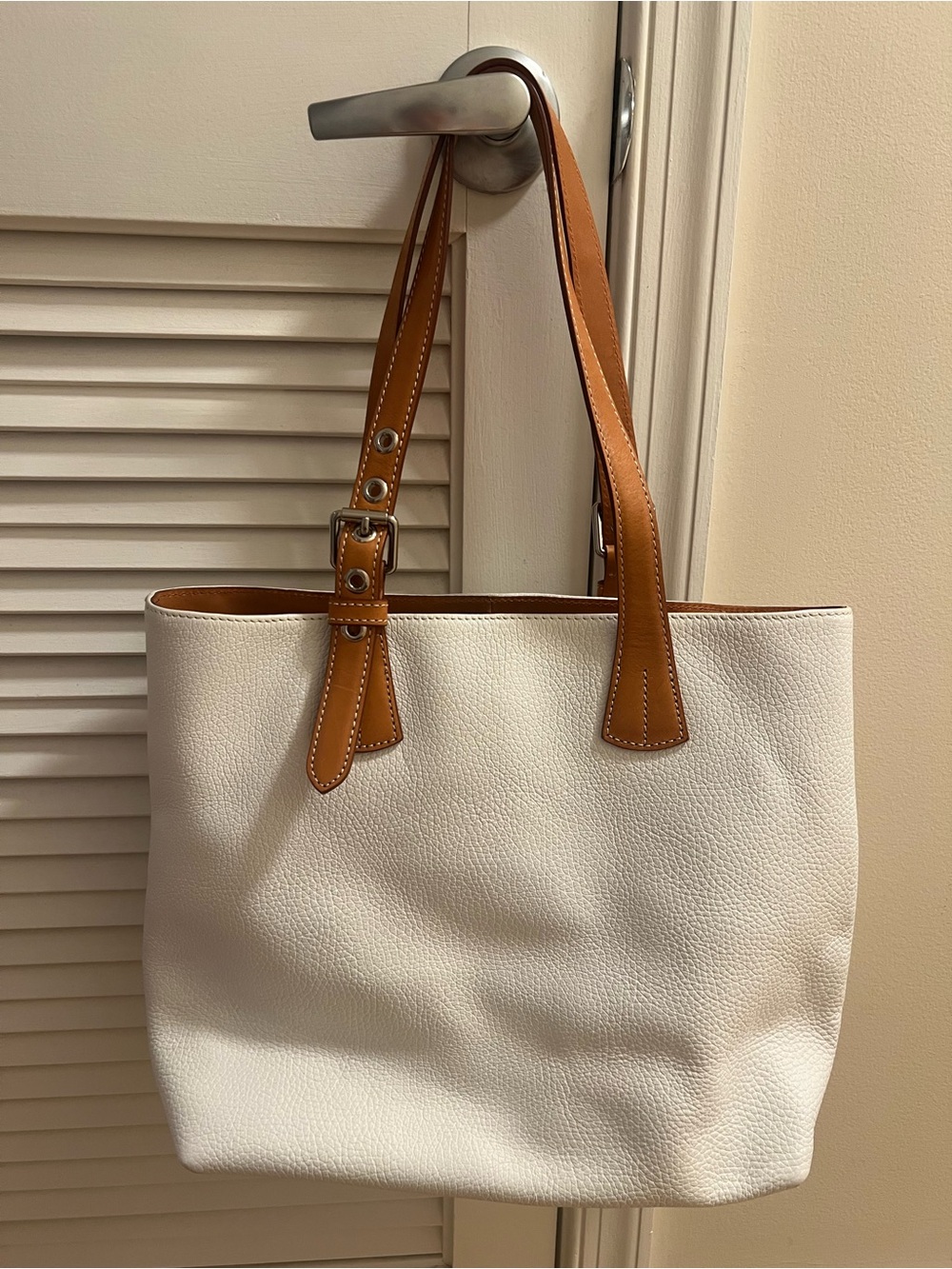 Classic Dooney & Bourke White Tote with Tan Leather Straps - Picture 2 of 8